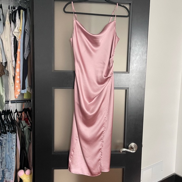 đź’—SOLDđź’—Midi Silk Dress in Dusty Pink - Picture 2 of 4